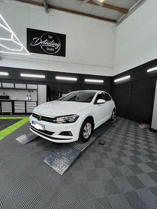 Weiß Gebraucht 2019 VW Polo Trendline Kleinwagen | 12.800 € (Fairer Preis) - Bild 1/4
