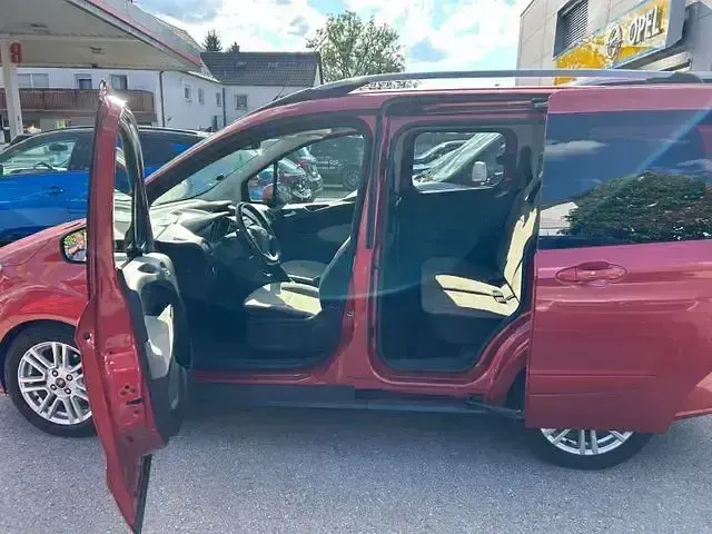 Gebraucht Ford Tourneo Courier Titanium 101 PS (74 kW) 2015 Rot Van / Kleinbus