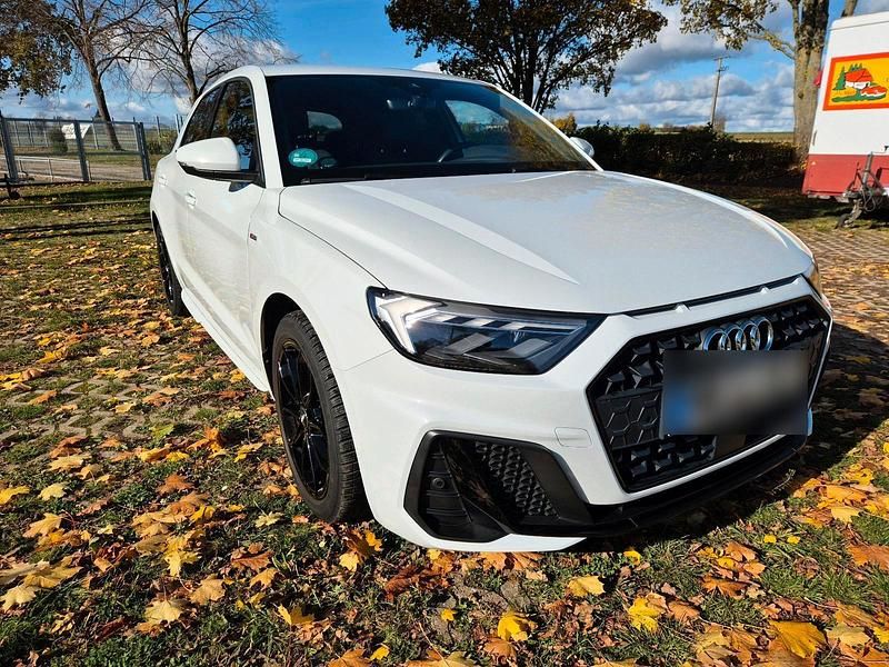 Weiß Gebraucht 2020 Audi A1 Sportback Design Kleinwagen | 27.500 € (Etwas zu teuer) - Bild 1/4