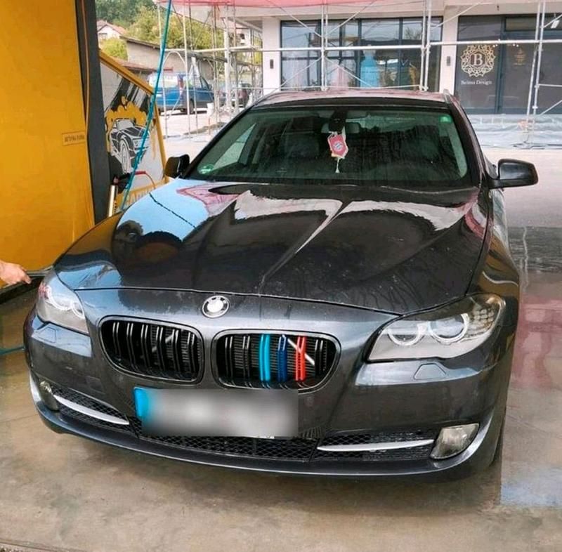 Grau Gebraucht 2011 BMW 530 Kombi | 8.000 € (Fairer Preis) - Bild 1/4