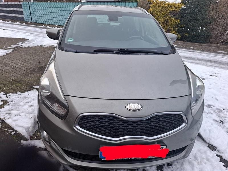 Grau Gebraucht 2013 Kia Carens Van / Kleinbus | 7.100 € (Guter Preis) - Bild 1/4
