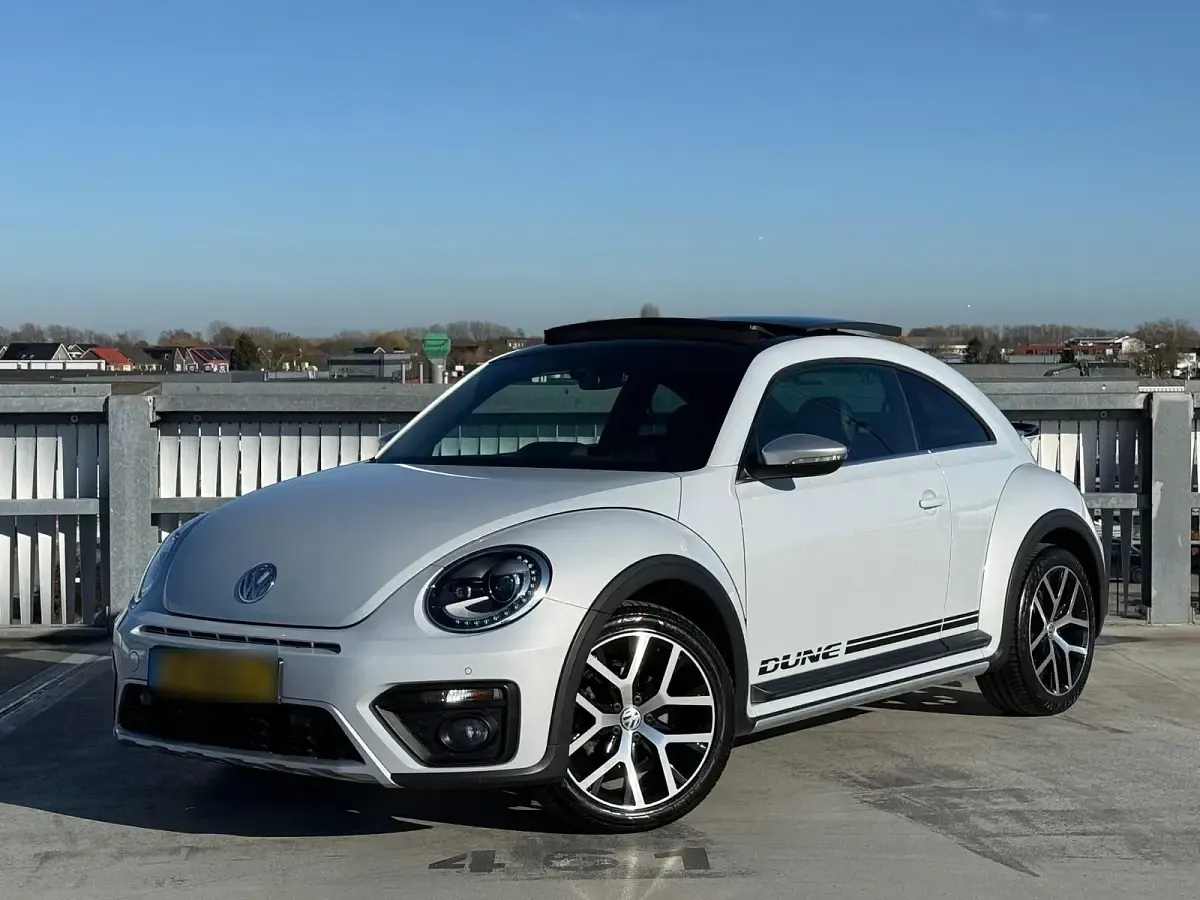 Gebraucht VW Beetle Dune 150 PS (110 kW) 2018 Weiß Kleinwagen