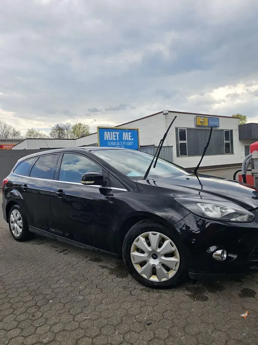 Używany Ford Focus Titanium 150 KM (110 kW) 2012 Czarny Sedan/Limuzyna