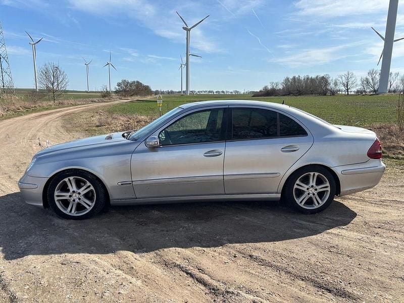 Gebraucht Mercedes E220 Elegance 150 PS (110 kW) 2002 Silber Limousine