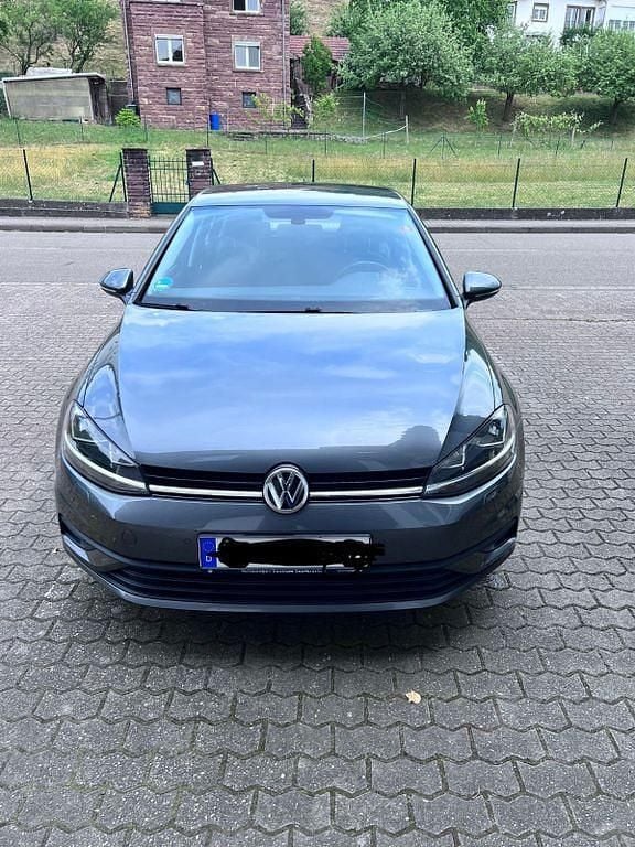 Silber Gebraucht 2017 VW Golf VII Comfortline Limousine | 12.000 € (Fairer Preis) - Bild 1/4