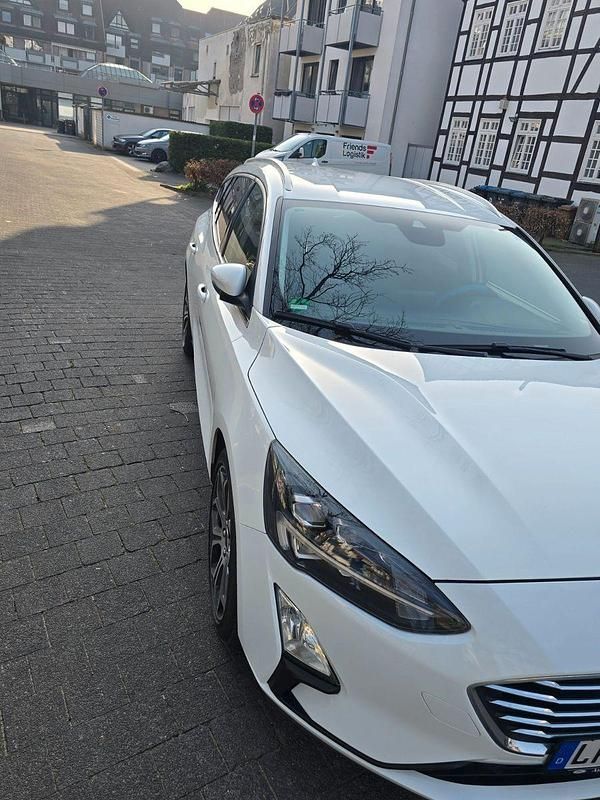 Gebraucht Ford Focus Trend 120 PS (88 kW) 2018 Weiß Kombi