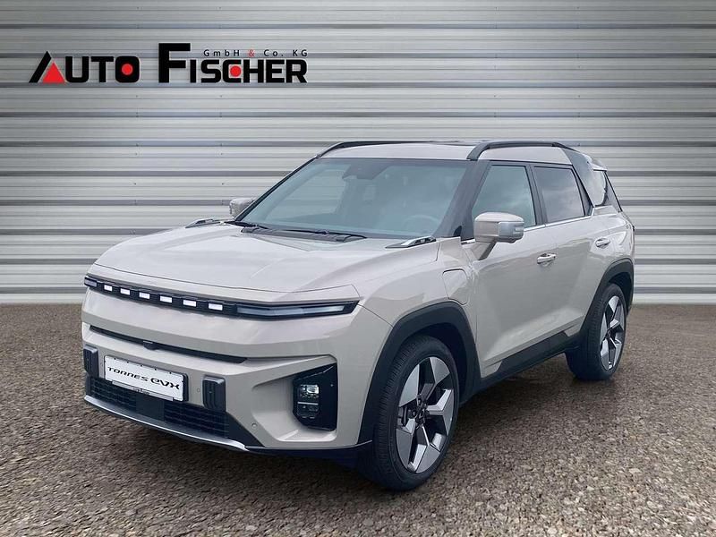 Latte beige Neu 2025 Ssangyong (KGM) Torres EVX SUV | 49.890 € - Bild 1/4