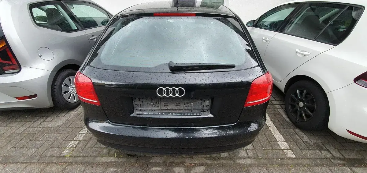 Second-hand Audi A3 Attraction 102 CP (75 kW) 2010 Negru Hatchback