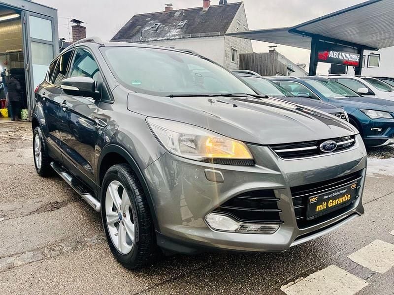 Grau Gebraucht 2014 Ford Kuga Titanium SUV | 8.990 € (Teuer) - Bild 1/4