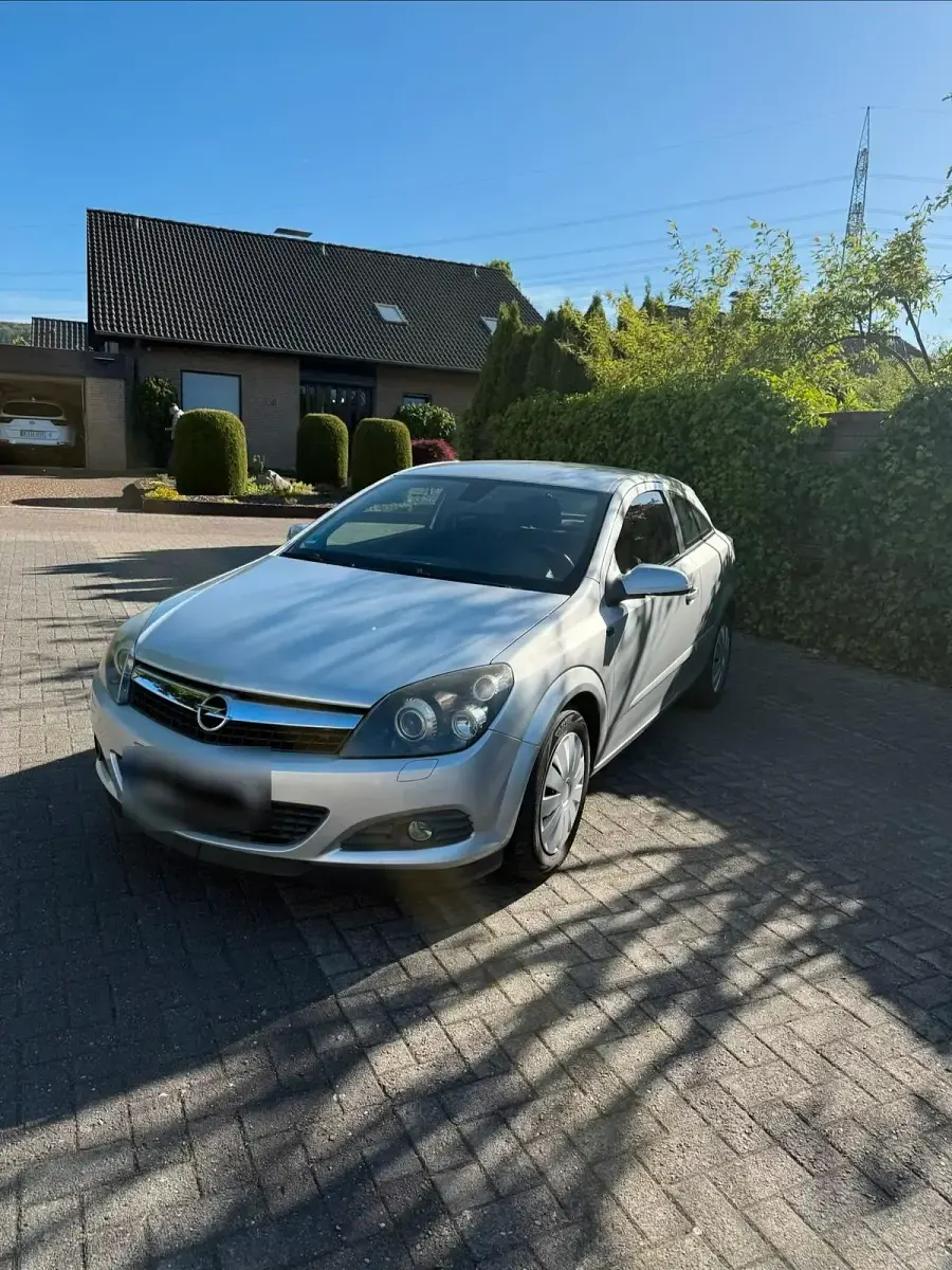 Gebraucht Opel Astra GTC 116 PS (85 kW) 2010 Silber Kleinwagen