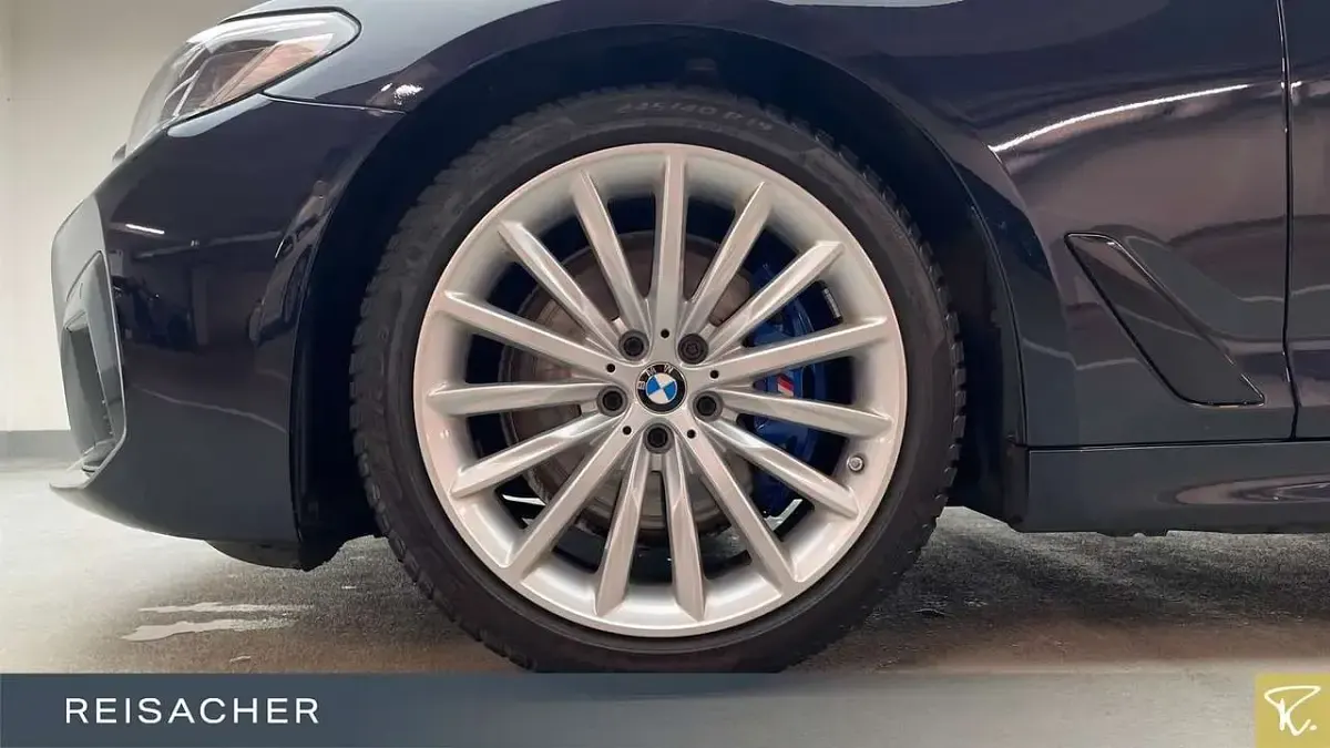 Gebraucht BMW 530 Efficient Dynamics 252 PS (185 kW) 2023 Carbonschwarz metallic Kombi