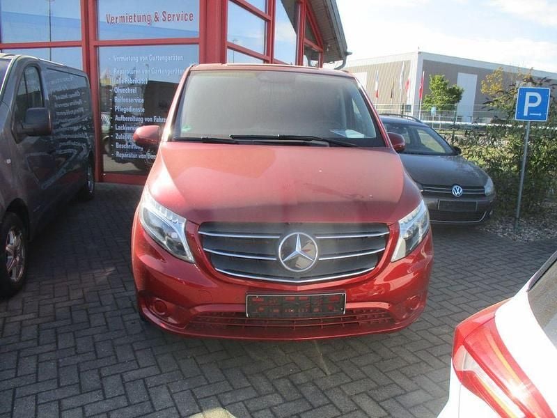 Gebraucht Mercedes Vito 190 PS (139 kW) 2021 Rot Van