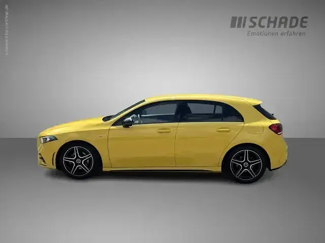 Gebraucht Mercedes A200 AMG line 163 PS (119 kW) 2023 Unilack sonnengelb Limousine