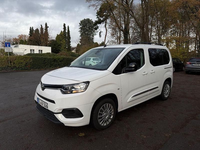 Weiß Gebraucht 2023 Toyota Proace City City Van | 18.000 € (Guter Preis) - Bild 1/4