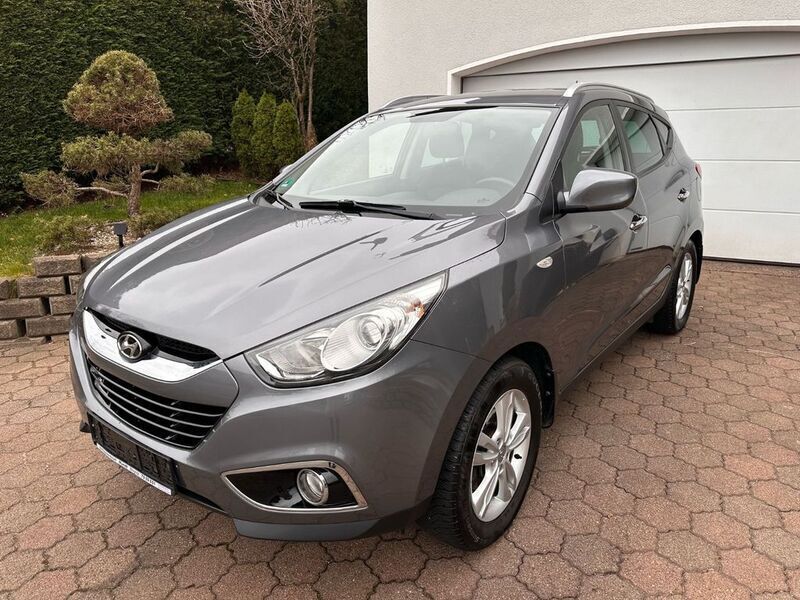 Grau Gebraucht 2012 Hyundai ix35 Premium SUV | 10.490 € (Fairer Preis) - Bild 1/4
