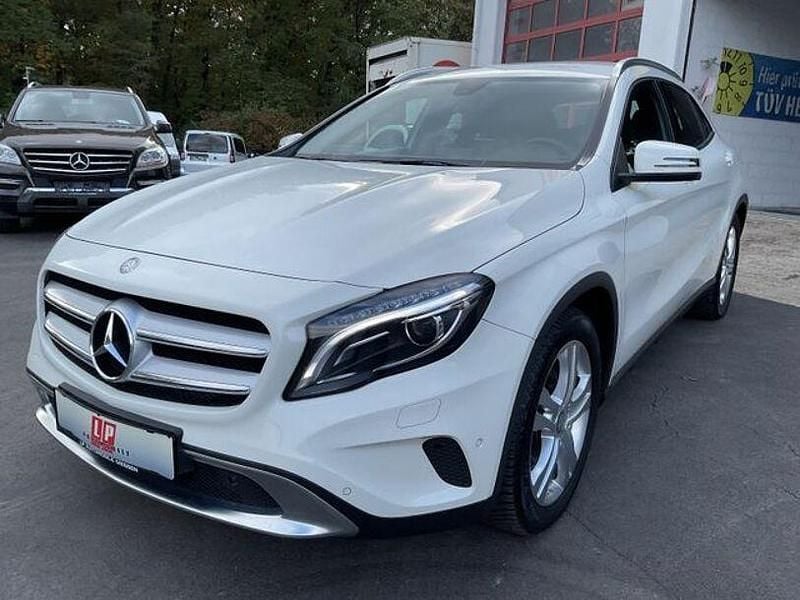 Gebraucht Mercedes GLA250 211 PS (155 kW) 2015 Weiß SUV