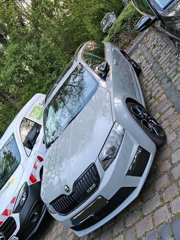 Grau Gebraucht 2016 Skoda Octavia RS Kombi | 20.500 € (Teuer) - Bild 1/4