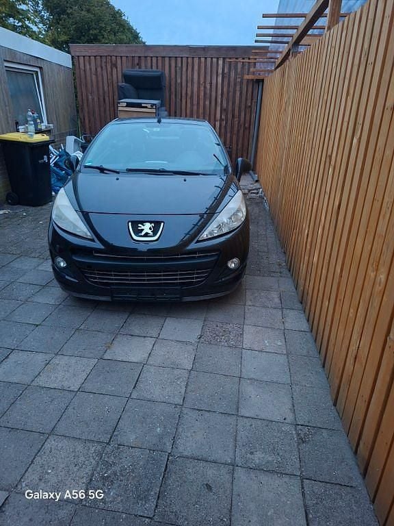 Schwarz Gebraucht 2010 Peugeot 207 CC Filou Cabrio | 2.199 € (Fairer Preis) - Bild 1/4