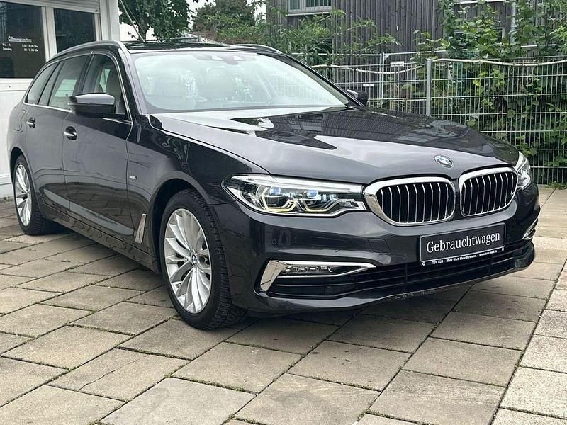 Grau Gebraucht 2019 BMW 520 Luxury Line Limousine | 19.700 € (Guter Preis) - Bild 1/4