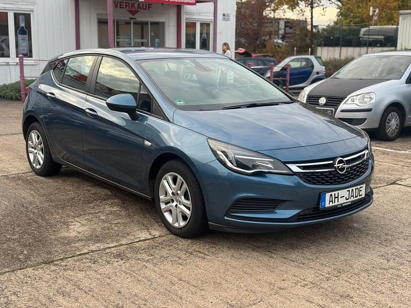 Blau Gebraucht 2016 Opel Astra Edition Limousine | 8.950 € (Superpreis) - Bild 1/4
