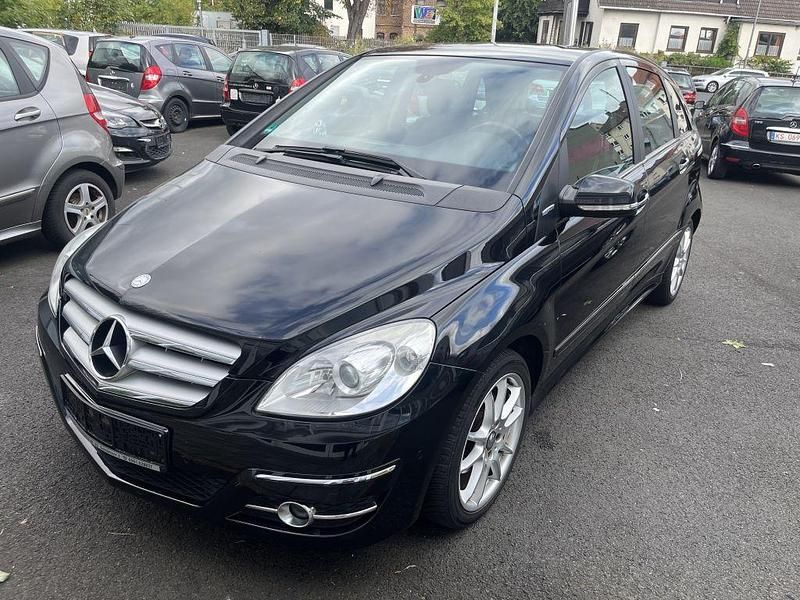 Kosmosschwarz metallic Gebraucht 2010 Mercedes B160 Van / Kleinbus | 6.300 € (Fairer Preis) - Bild 1/4