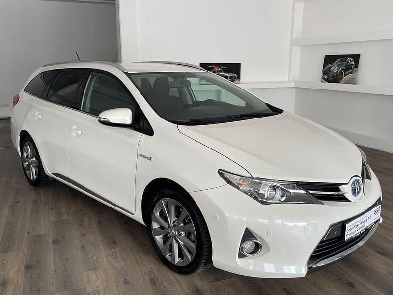 Weiß Gebraucht 2013 Toyota Auris Touring Sports Life+ Kombi | 9.990 € (Guter Preis) - Bild 1/4