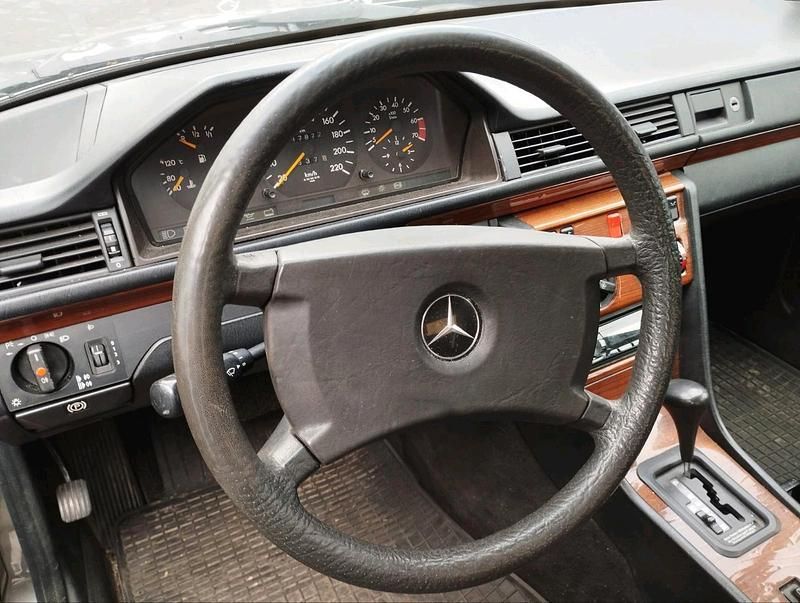 Occasion Mercedes E200 136 ch (100 kW) 2001 Gris Berline