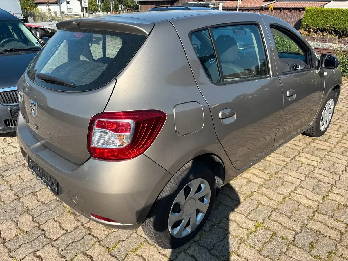 Gebraucht Dacia Sandero 75 PS (55 kW) 2015 Grau Limousine