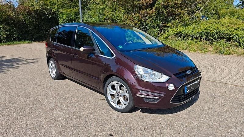Rot Gebraucht 2011 Ford S-MAX Titanium Van / Kleinbus | 7.200 € (Fairer Preis) - Bild 1/4