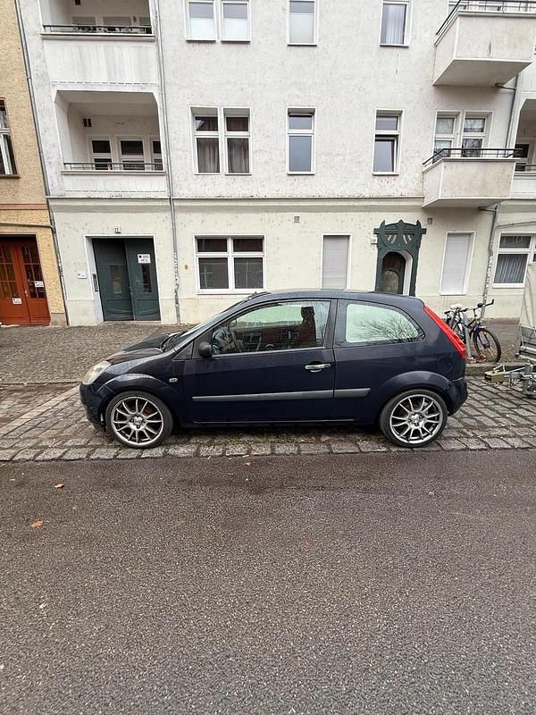 Gebraucht Ford Fiesta 60 PS (44 kW) 2007 Blau Kleinwagen