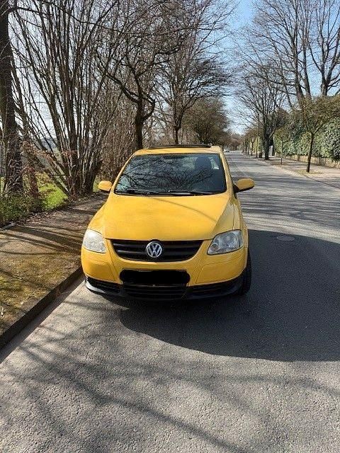 Gebraucht VW Fox 54 PS (39 kW) 2005 Gelb Kleinwagen