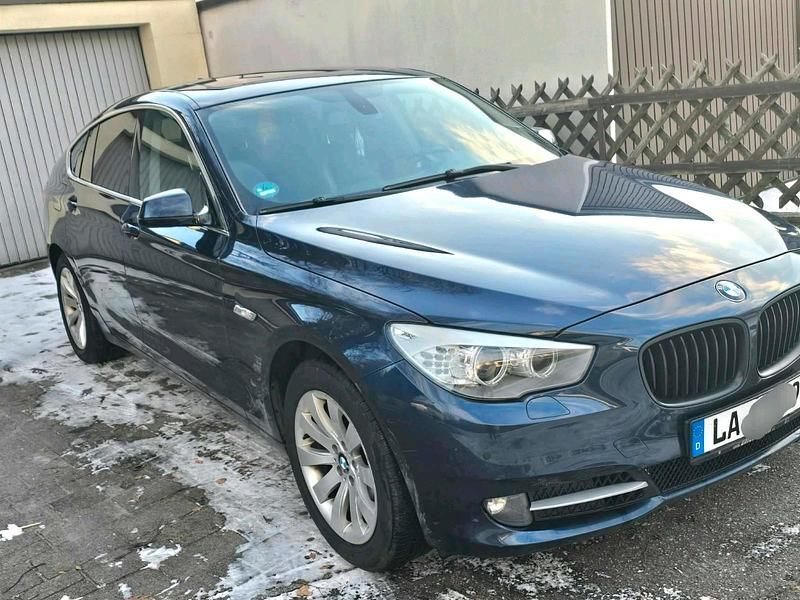 Blau Gebraucht 2011 BMW 530 Gran Turismo Limousine | 8.150 € (Superpreis) - Bild 1/4