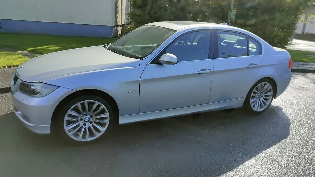 Second-hand BMW 330 272 CP (200 kW) 2007 Argintiu Berlinǎ
