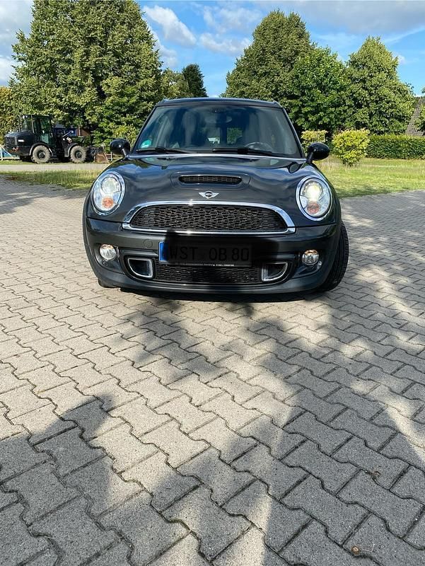 Grau Gebraucht 2011 Mini Cooper S Clubman Kombi | 6.100 € (Fairer Preis) - Bild 1/4