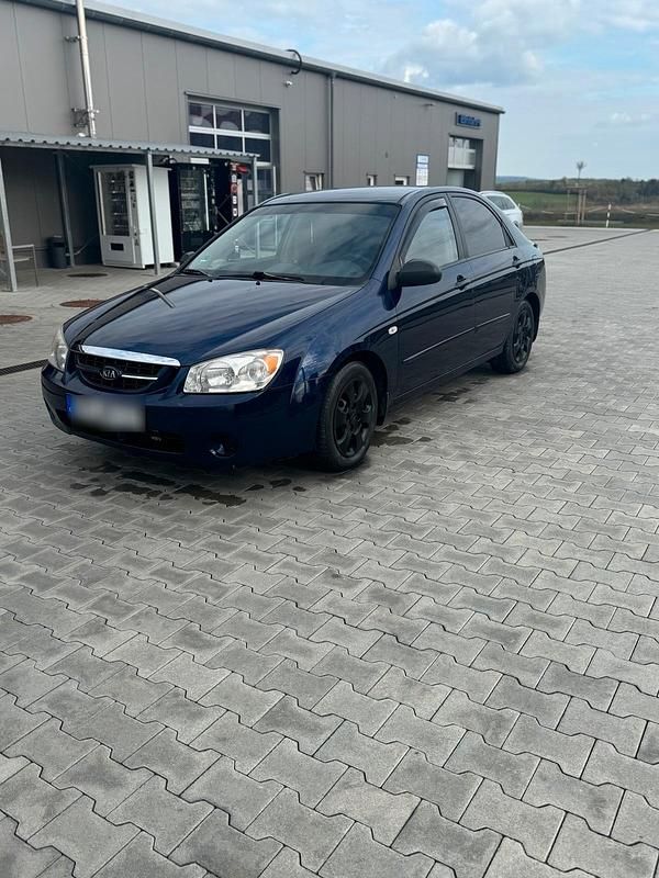 Usado Kia Cerato 105 CV (77 kW) 2006 Azul Berlina
