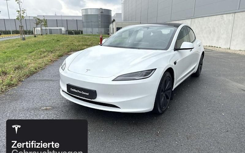 Weiß Gebraucht 2024 Tesla Model 3 Long Range RWD Limousine | 46.800 € (Teuer) - Bild 1/4