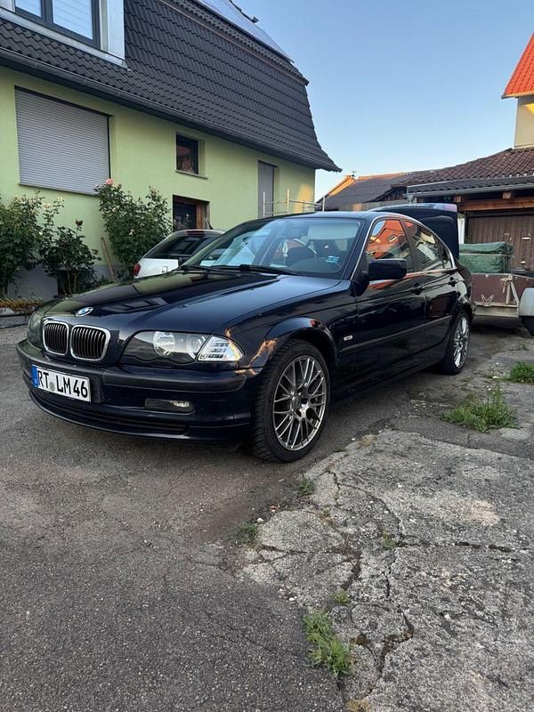Blau Gebraucht 2001 BMW 320 Limousine | 3.000 € (Superpreis) - Bild 1/4