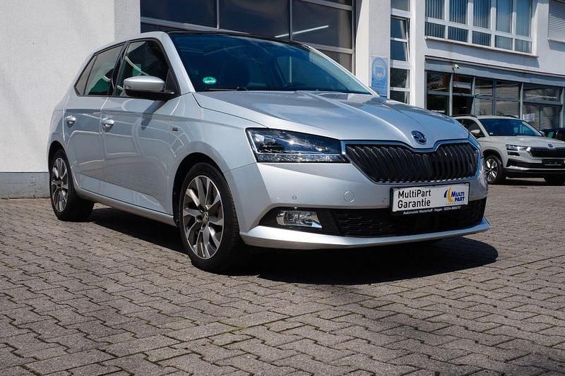 Stribrna brilliant Gebraucht 2021 Skoda Fabia Best of Kleinwagen | 15.490 € (Fairer Preis) - Bild 1/4