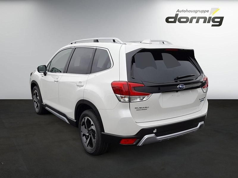 Gebraucht Subaru Forester Platinum 150 PS (110 kW) 2022 Crystal white pearl SUV