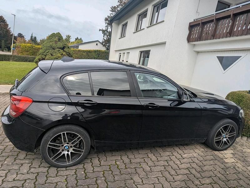 Schwarz Gebraucht 2013 BMW 116 Kleinwagen | 5.000 € (Fairer Preis) - Bild 1/4