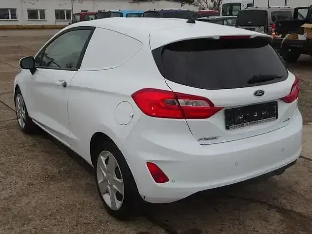 Gebraucht Ford Fiesta Trend 75 PS (55 kW) 2021 Weiß Kleinwagen