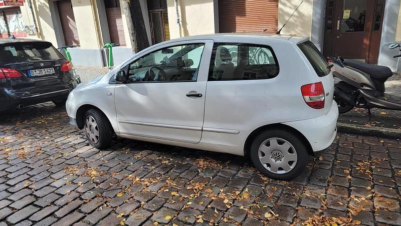 Weiß Gebraucht 2010 VW Fox Kleinwagen | 2.200 € (Etwas zu teuer) - Bild 1/3