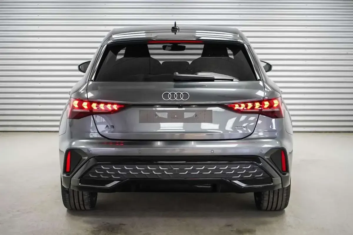 Neu Audi A3 204 PS (150 kW) 2026 Daytonagrau metallic (6y) Limousine