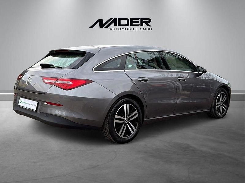 Gebraucht Mercedes CLA200 150 PS (110 kW) 2022 Grau Limousine