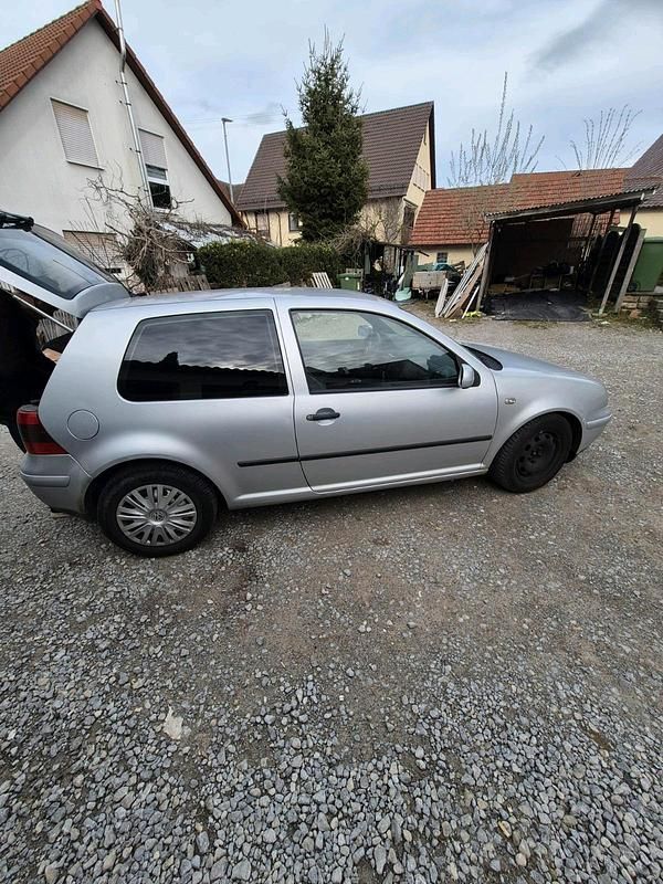 Gebraucht VW Golf IV 101 PS (74 kW) 2002 Silber Kleinwagen