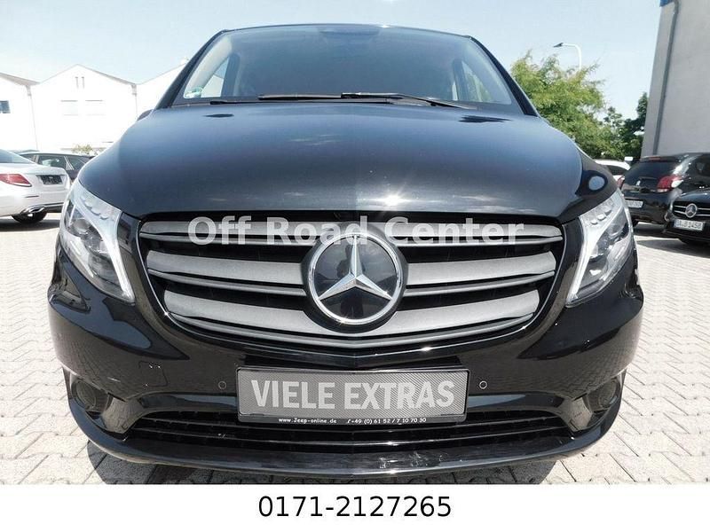 Obsidianschwarz metallic Gebraucht 2021 Mercedes Vito Van / Kleinbus | 32.990 € (Fairer Preis) - Bild 1/4