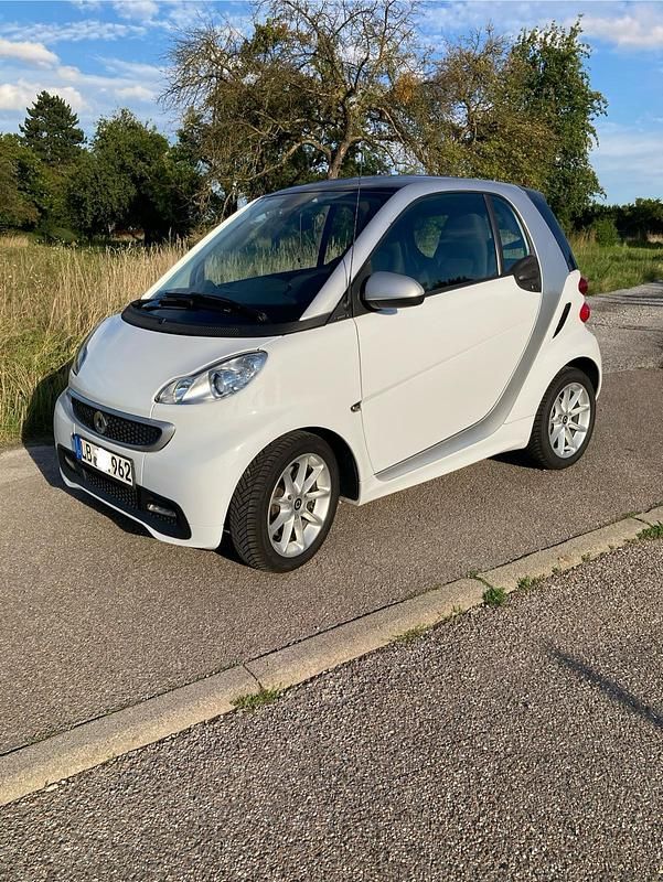 Weiß Gebraucht 2013 Smart ForTwo Coupé Passion Coupé | 5.500 € (Guter Preis) - Bild 1/4