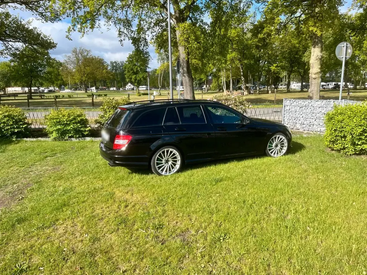 Używany Mercedes C280 231 KM (169 kW) 2008 Czarny Kombi