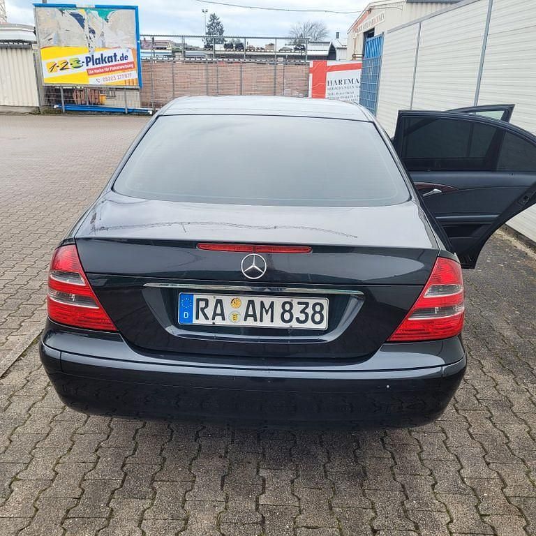 Gebraucht Mercedes 220 150 PS (110 kW) 2004 Schwarz Limousine