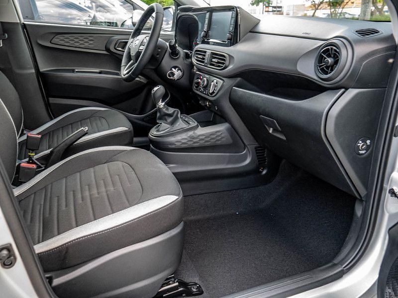 Gebraucht Hyundai i10 Edition 30 67 PS (49 kW) 2022 Farbe: silber Kleinwagen